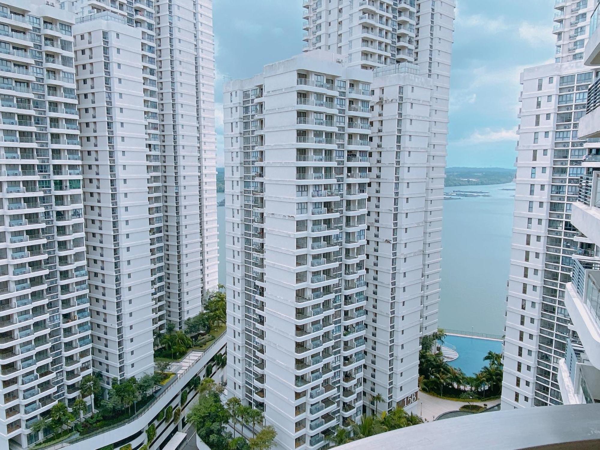 Seafront Country Garden Danga Bay By Lions Bay Apartment Johor Bahru Room photo