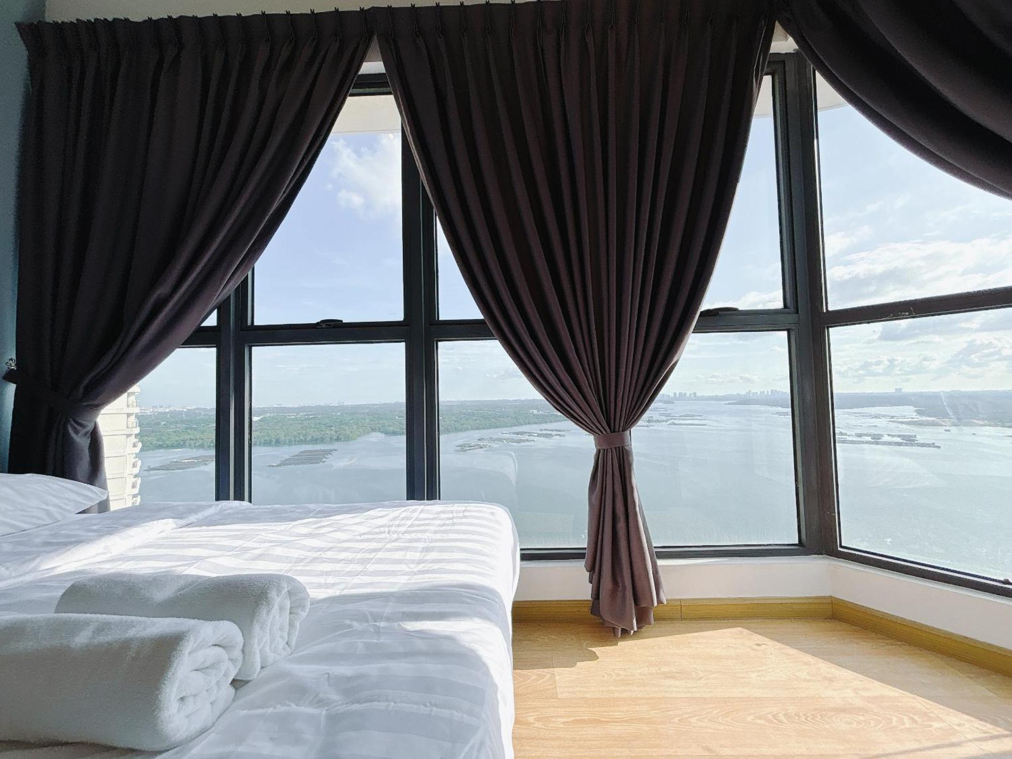 Seafront Country Garden Danga Bay By Lions Bay Apartment Johor Bahru Room photo