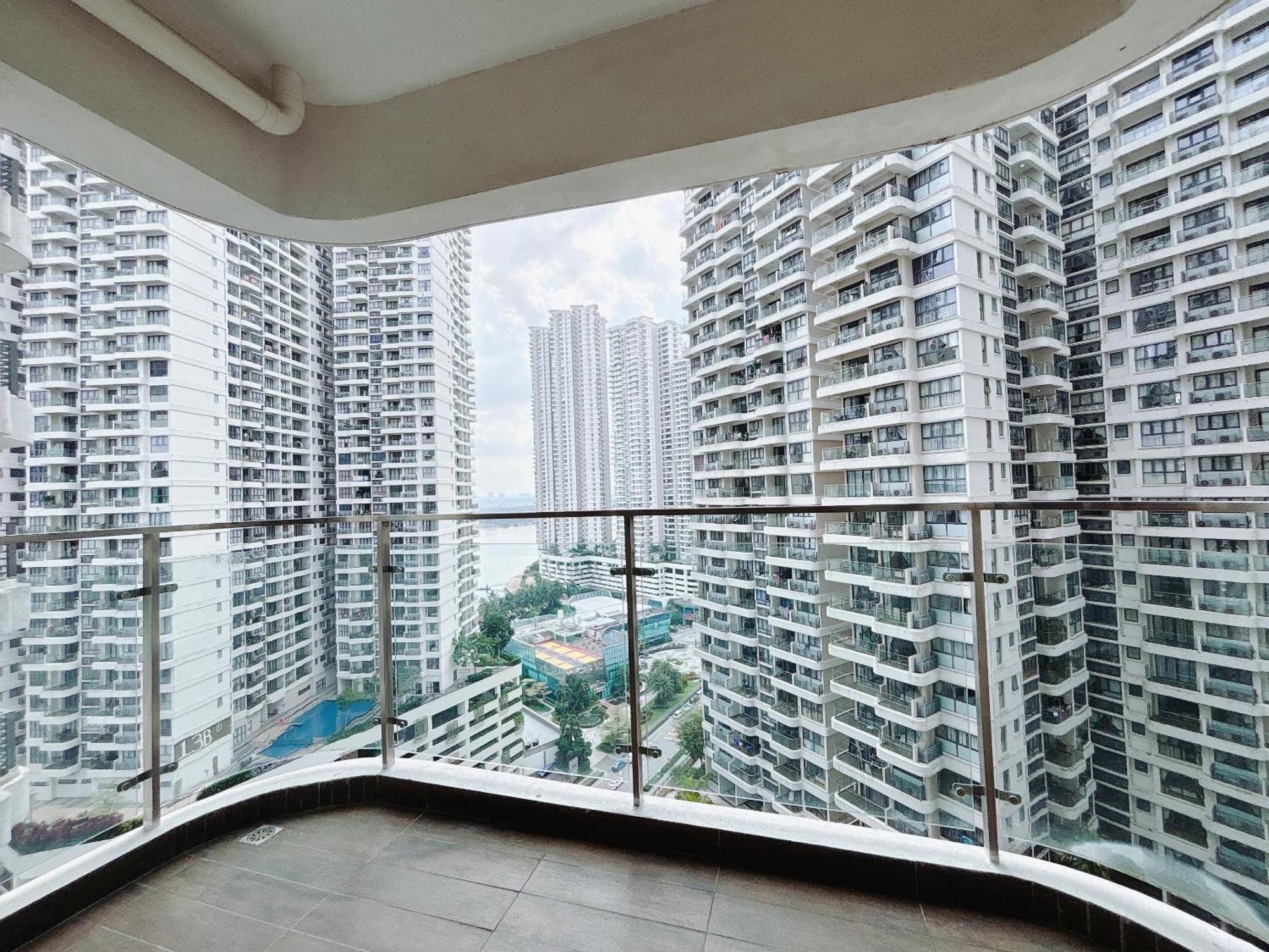 Seafront Country Garden Danga Bay By Lions Bay Apartment Johor Bahru Room photo